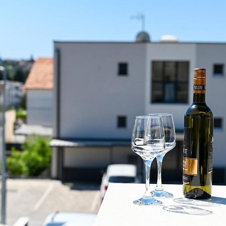Apartment Laura, Free Parking, Balcony, 4 Ppl Trogir Zewnętrze zdjęcie