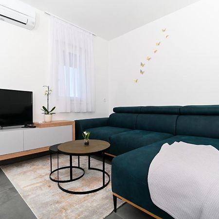 Apartment Laura, Free Parking, Balcony, 4 Ppl Trogir Zewnętrze zdjęcie