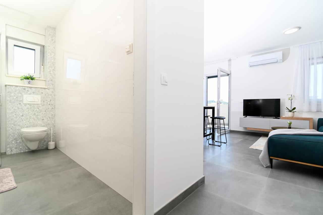 Apartment Laura, Free Parking, Balcony, 4 Ppl Trogir Zewnętrze zdjęcie
