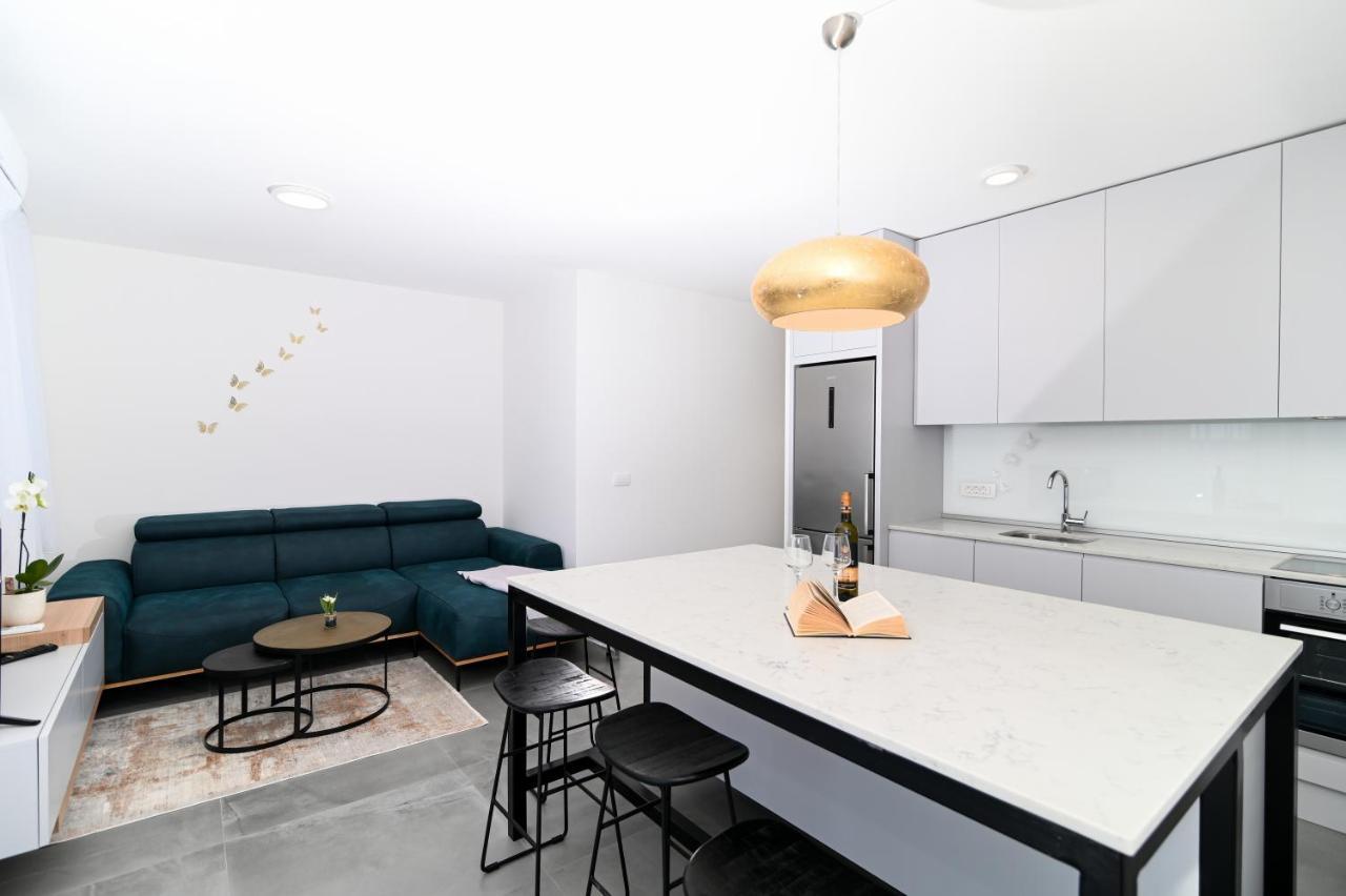 Apartment Laura, Free Parking, Balcony, 4 Ppl Trogir Zewnętrze zdjęcie