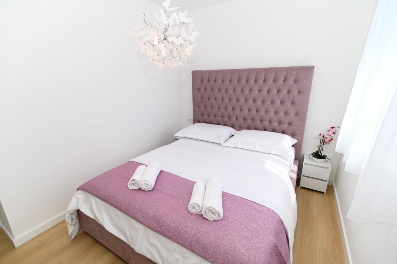 Apartment Laura, Free Parking, Balcony, 4 Ppl Trogir Zewnętrze zdjęcie
